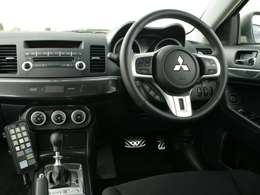  Mitsubishi Lancer Sportback UK Police Car 2009 года  (фото 2 из 11)